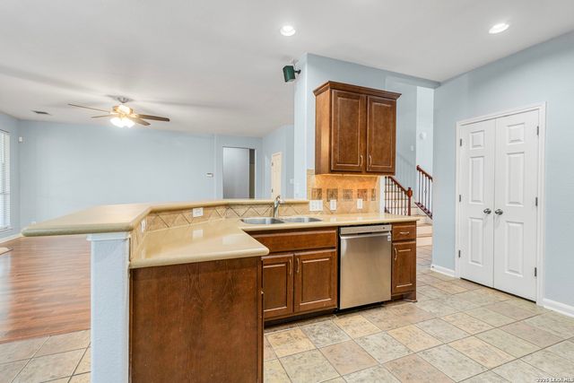 9116 Perdernales Rio, Helotes, TX 78023