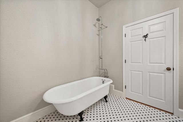 1765 N Mockingbird Lane, Midlothian, TX 76065