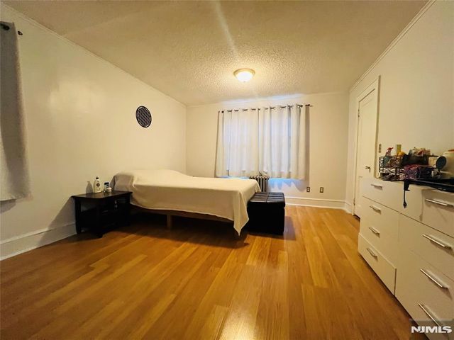 31 Dean Street, Glen Rock, NJ 07452