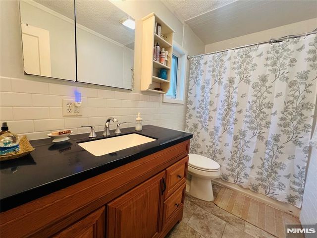 31 Dean Street, Glen Rock, NJ 07452