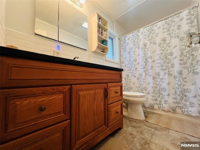 31 Dean Street, Glen Rock, NJ 07452