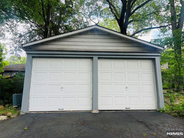 31 Dean Street, Glen Rock, NJ 07452