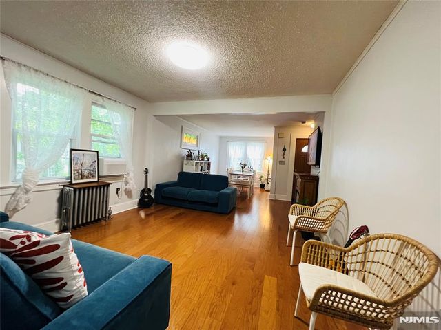 31 Dean Street, Glen Rock, NJ 07452