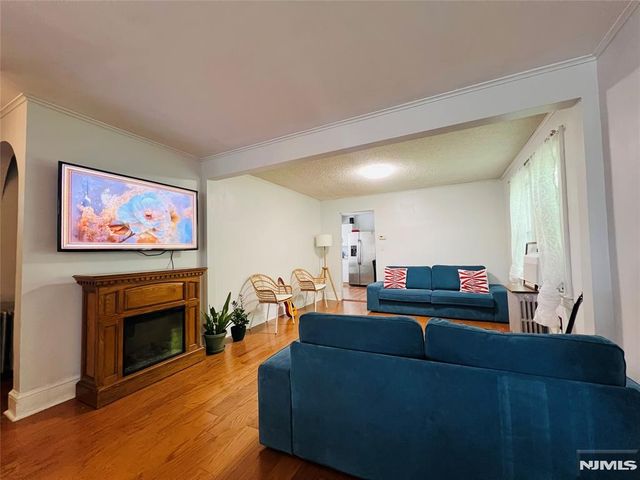 31 Dean Street, Glen Rock, NJ 07452