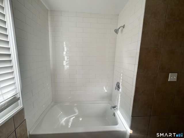 75 Saltonstall Parkway 3C, East Haven, CT 06512