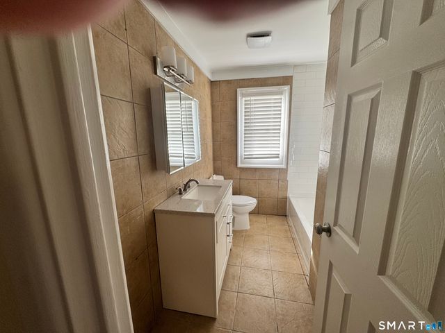 75 Saltonstall Parkway 3C, East Haven, CT 06512