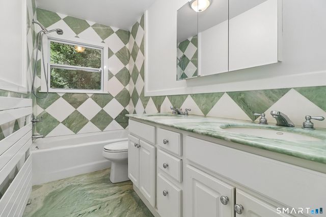 20 Thistle Lane, Greenwich, CT 06831