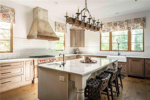 3118 W Roxboro Road NE, Atlanta, GA 30324