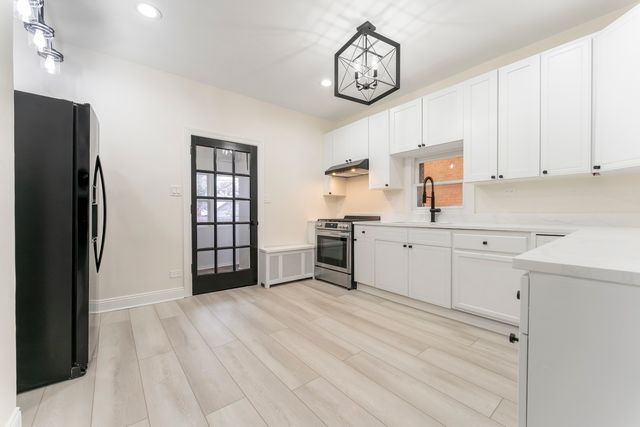 1027 N Harlem Avenue 1, Oak Park, IL 60302