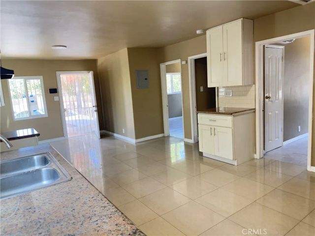 802 E 111th Drive, Los Angeles, CA 90059