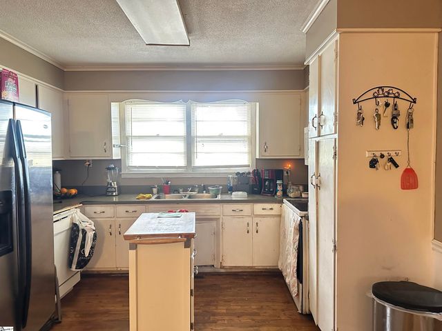 374 Flatwood Drive, Spartanburg, SC 29303