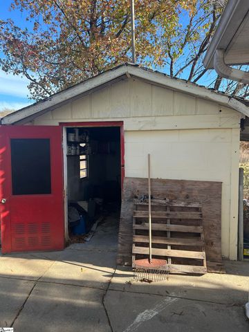 374 Flatwood Drive, Spartanburg, SC 29303