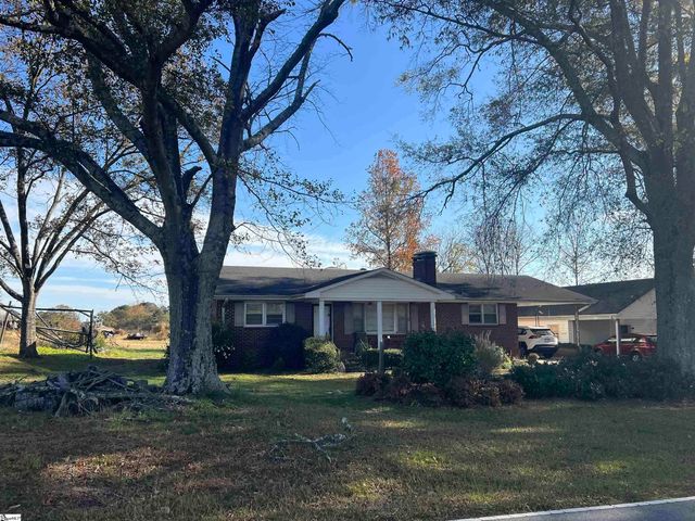 374 Flatwood Drive, Spartanburg, SC 29303