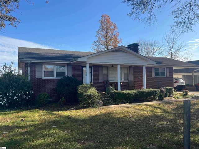 374 Flatwood Drive, Spartanburg, SC 29303