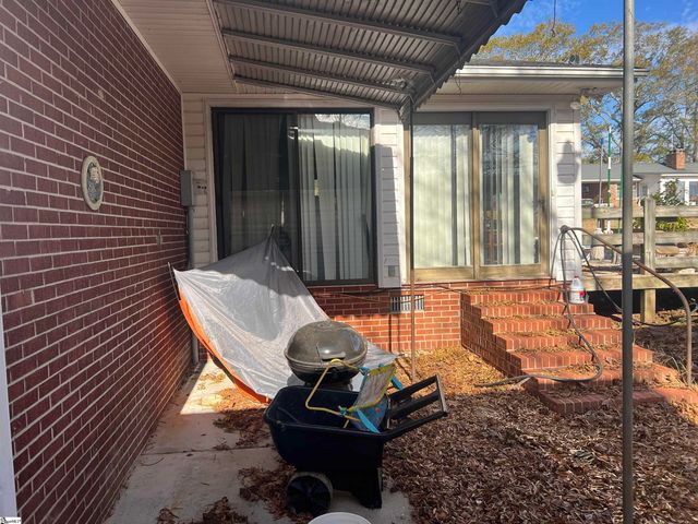 374 Flatwood Drive, Spartanburg, SC 29303