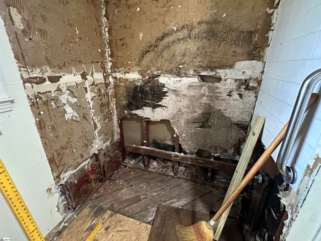 374 Flatwood Drive, Spartanburg, SC 29303