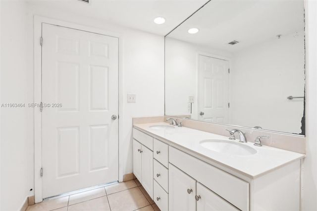 2000 N Bayshore Dr 304, Miami, FL 33137