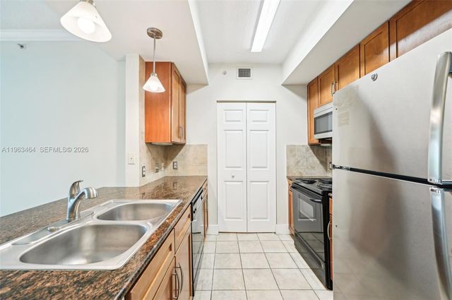 2000 N Bayshore Dr 304, Miami, FL 33137