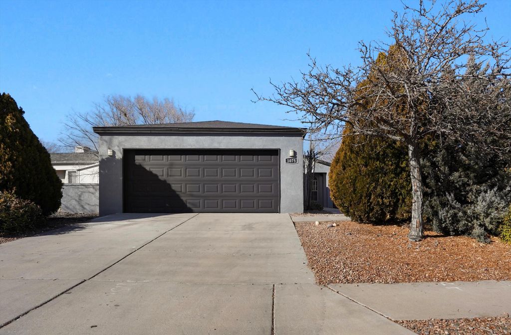 1075 Sand Dune Road NE, Rio Rancho, NM 87144