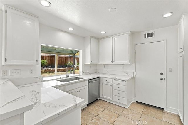 220 Suffolk, Corona, CA 92882