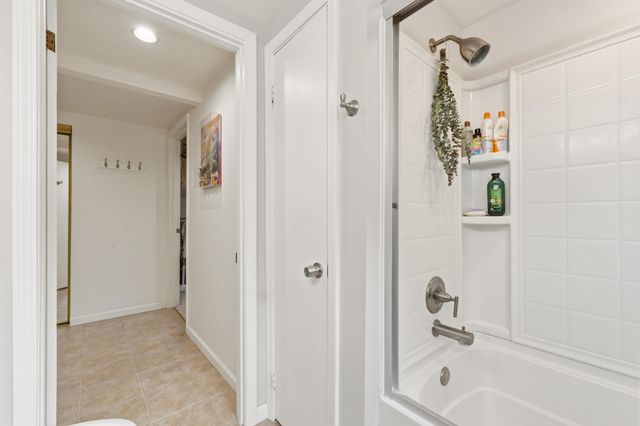 611 Rudy Lane, Louisville, KY 40207