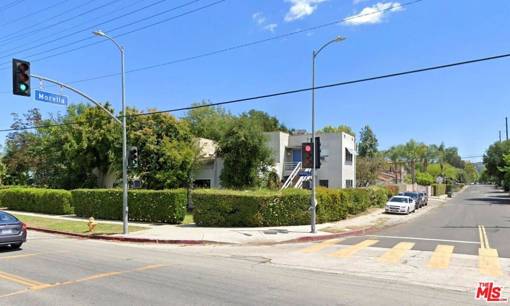 11758 11752 Magnolia Boulevard, Valley Village, CA 91607