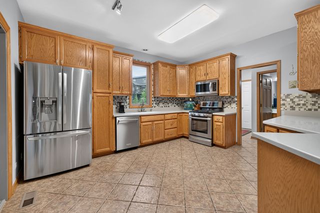 32 Riverbend Road, Montgomery, IL 60538