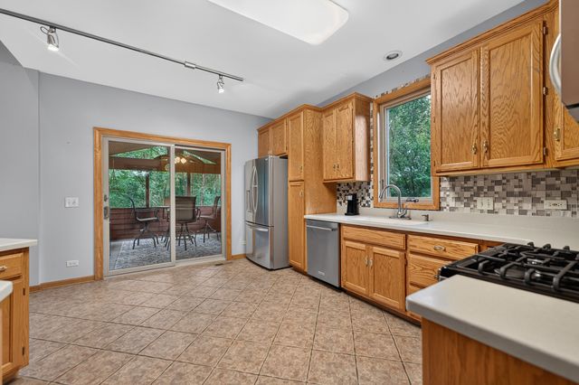 32 Riverbend Road, Montgomery, IL 60538
