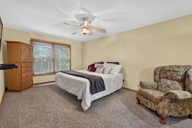 32 Riverbend Road, Montgomery, IL 60538