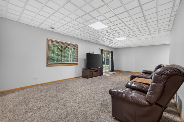 32 Riverbend Road, Montgomery, IL 60538