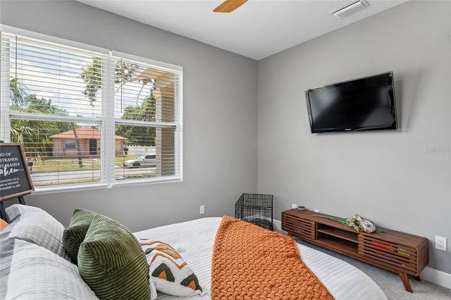 2424 12TH STREET S, St Petersburg, FL 33705