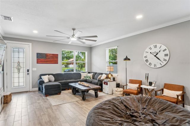 2424 12TH STREET S, St Petersburg, FL 33705