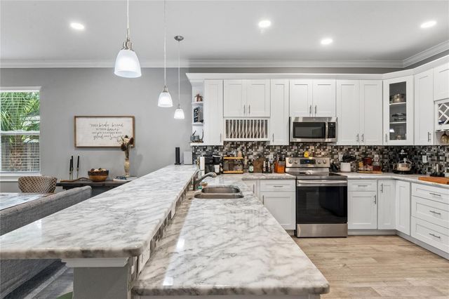 2424 12TH STREET S, St Petersburg, FL 33705