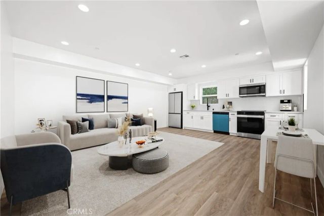 6704 Kester Avenue, Van Nuys, CA 91405