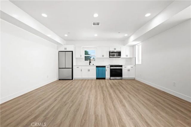 6704 Kester Avenue, Van Nuys, CA 91405