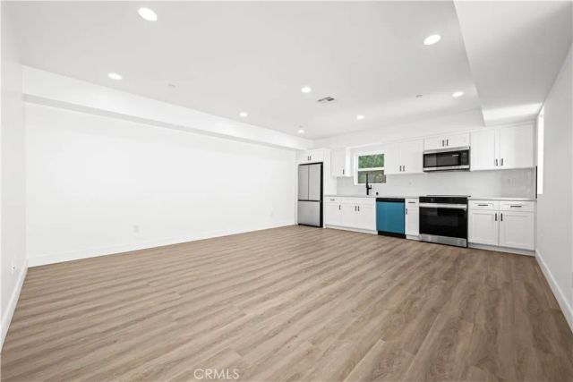 6704 Kester Avenue, Van Nuys, CA 91405