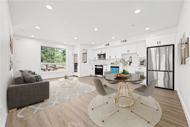 6704 Kester Avenue, Van Nuys, CA 91405