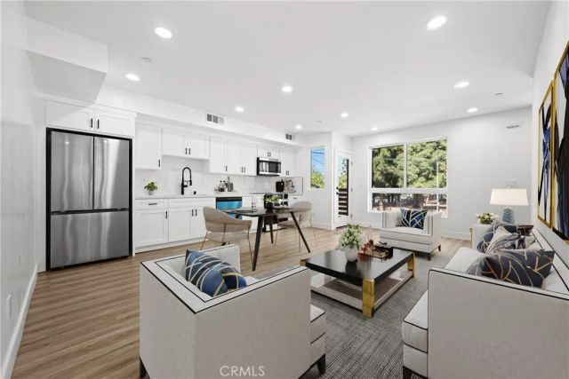 6704 Kester Avenue, Van Nuys, CA 91405