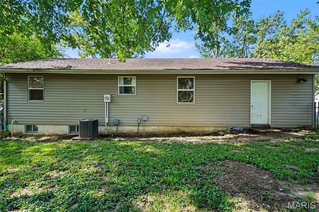 25 Country Ln., Warrenton, MO 63383