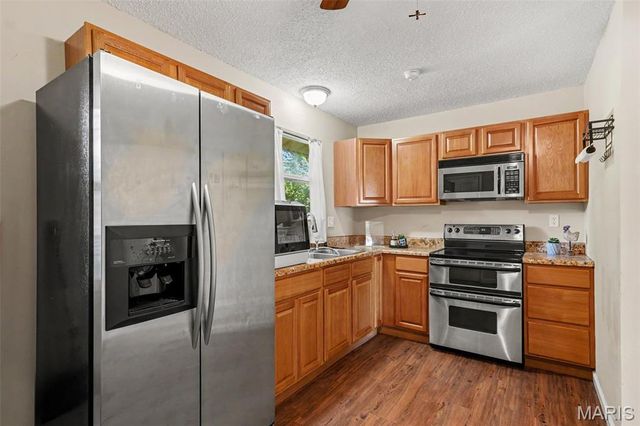25 Country Ln., Warrenton, MO 63383