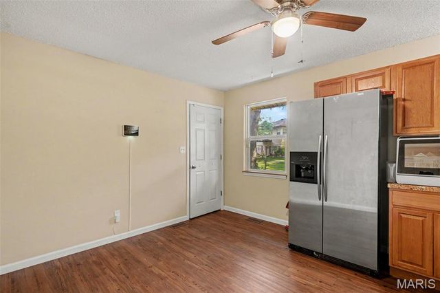 25 Country Ln., Warrenton, MO 63383