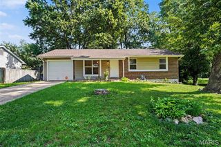25 Country Ln., Warrenton, MO 63383