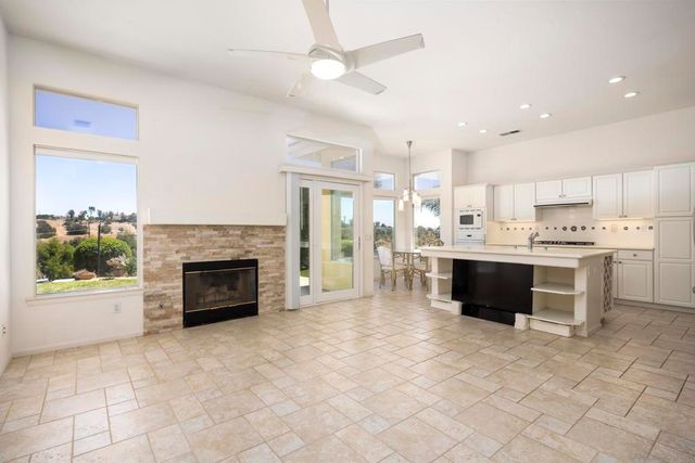 1221 Palomares Ct., Fallbrook, CA 92028