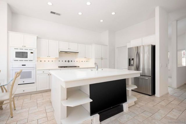 1221 Palomares Ct., Fallbrook, CA 92028