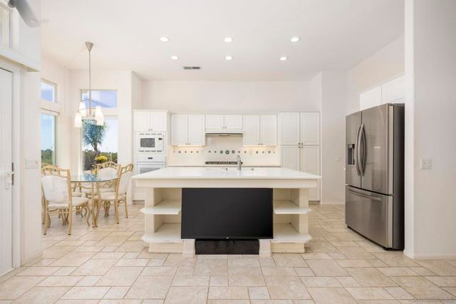 1221 Palomares Ct., Fallbrook, CA 92028