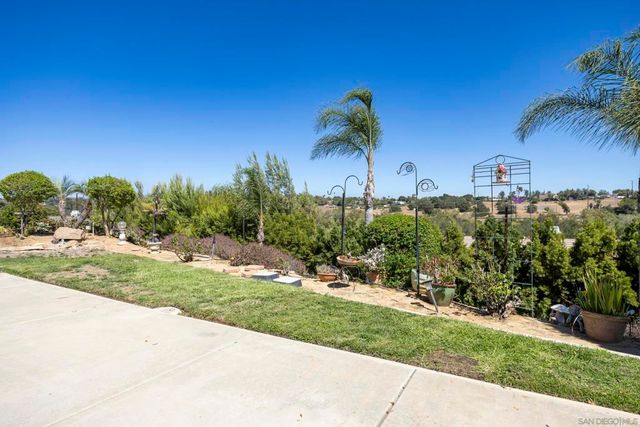 1221 Palomares Ct., Fallbrook, CA 92028