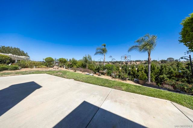 1221 Palomares Ct., Fallbrook, CA 92028