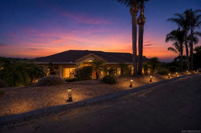 1221 Palomares Ct., Fallbrook, CA 92028