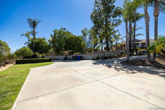 1221 Palomares Ct., Fallbrook, CA 92028