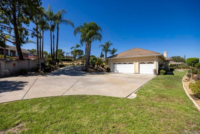 1221 Palomares Ct., Fallbrook, CA 92028